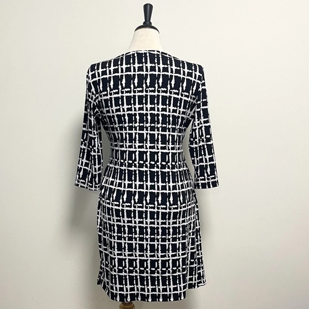 Peck and Peck Black White V Neck 3/4 Sleeve Pullover Dress Medium Waist Ruching
